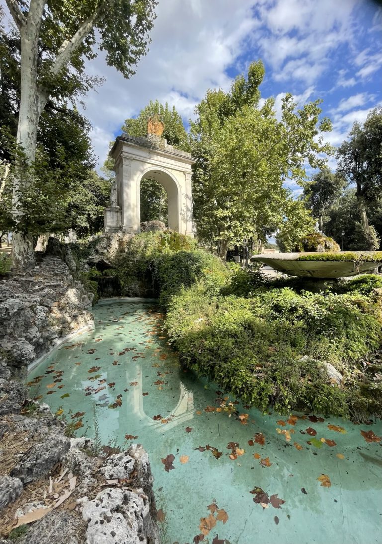parco-giardino-sigurta-garden Ornamental gardens and reflective water features at Parco Giardino Sigurtà .