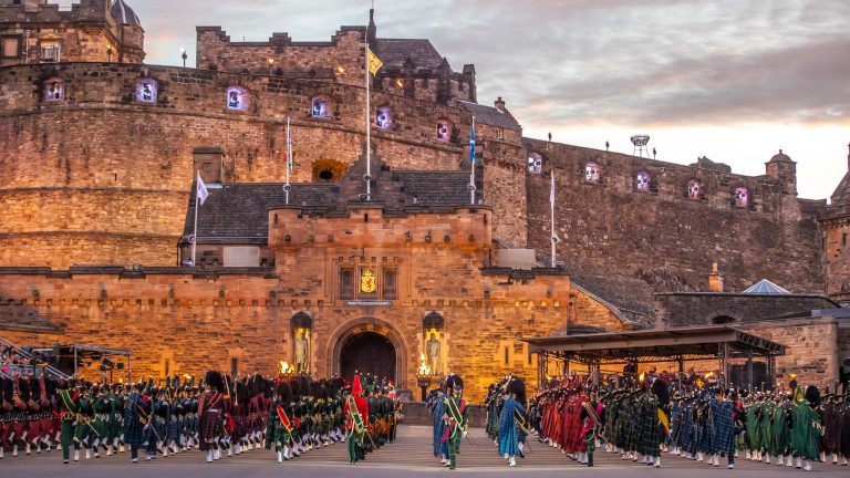 royal-edinburgh-military-tattoo-castle