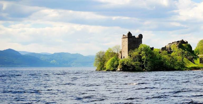 urquhart-castle-loch-ness-scotland Urquhart Castle overlooking Loch Ness in the Scottish Highlands